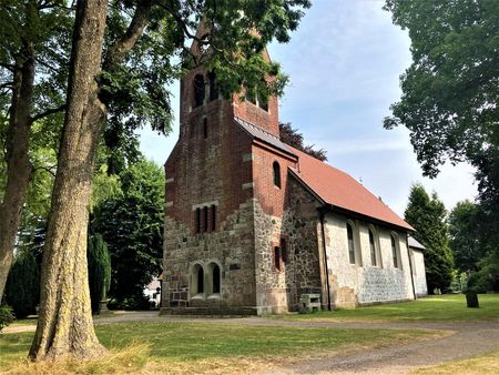 Kirche Satrup aussen querformat Andrea Simons