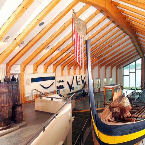 Wikingerschiff im Wikingermuseum Haithabu