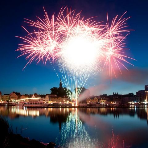 Heringstage Kappeln Feuerwerk rosa