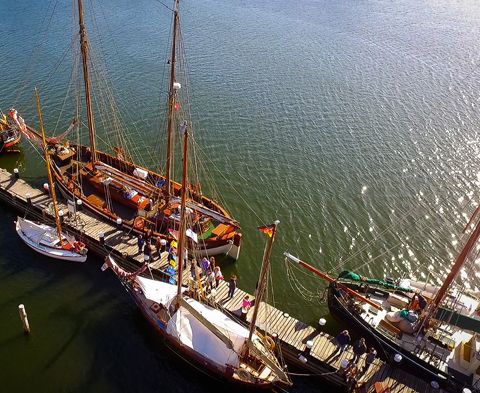 Sailoer am Museumshafen in Kappeln