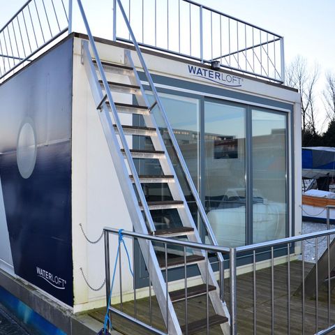 Hausboot Wasserloft Terrasse