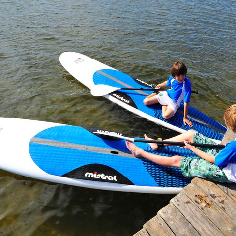 Stand Up Paddling am Steg in Maasholm