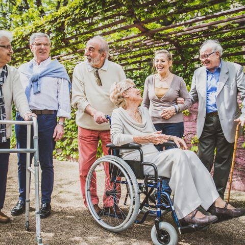 Barrierefreier Urlaub lachende Senioren