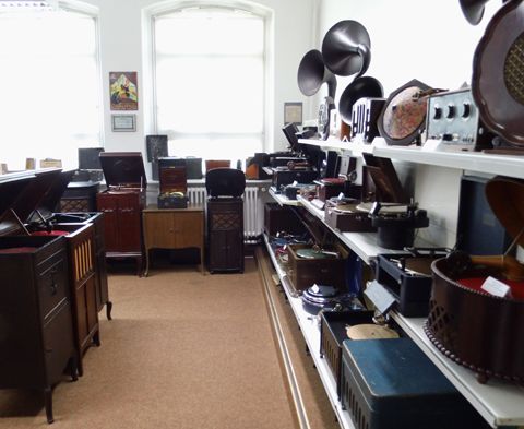 Gramophone und Plattenspieler im Phonomuseum alte Schule in Holzdorf