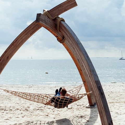 Netzausleger in Damp am Strand