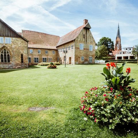 Graukloster Garten von hinten