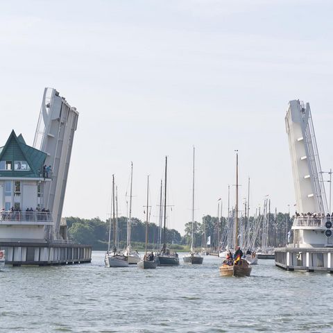 Kappeln Schleibrücke mit Segelbooten