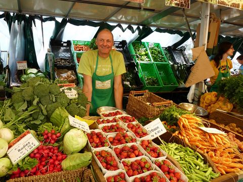Hof Großholz: Marktstand