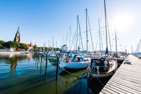 Steg am Stadthafen in Schleswig an der Schlei